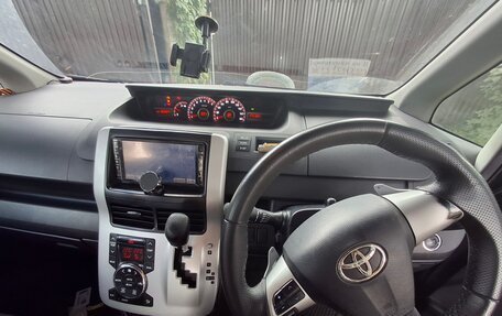 Toyota Noah III, 2010 год, 1 500 000 рублей, 11 фотография