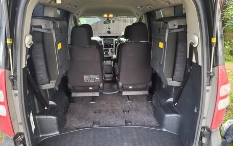 Toyota Noah III, 2010 год, 1 500 000 рублей, 7 фотография