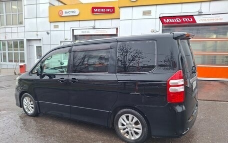 Toyota Noah III, 2010 год, 1 500 000 рублей, 3 фотография