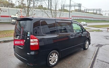 Toyota Noah III, 2010 год, 1 500 000 рублей, 4 фотография