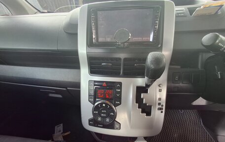 Toyota Noah III, 2010 год, 1 500 000 рублей, 15 фотография