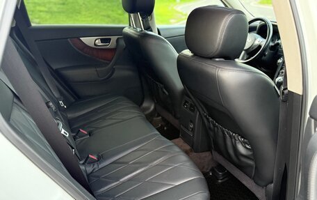 Infiniti QX70, 2014 год, 1 350 000 рублей, 11 фотография