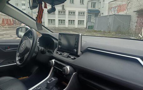 Toyota RAV4, 2021 год, 3 250 000 рублей, 8 фотография