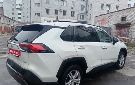 Toyota RAV4, 2021 год, 3 250 000 рублей, 4 фотография