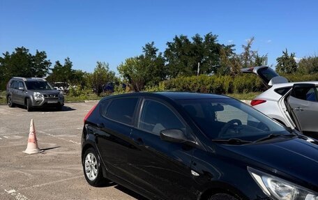 Hyundai Solaris II рестайлинг, 2011 год, 600 000 рублей, 2 фотография