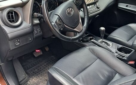 Toyota RAV4, 2016 год, 2 450 000 рублей, 6 фотография