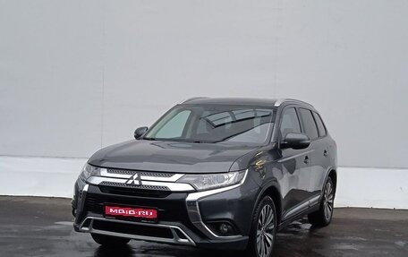 Mitsubishi Outlander III рестайлинг 3, 2019 год, 1 675 000 рублей, 1 фотография