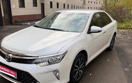 Toyota Camry, 2017 год, 2 600 000 рублей, 3 фотография
