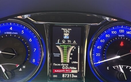 Toyota Camry, 2017 год, 2 600 000 рублей, 10 фотография
