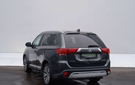 Mitsubishi Outlander III рестайлинг 3, 2019 год, 1 675 000 рублей, 6 фотография