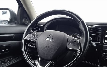 Mitsubishi Outlander III рестайлинг 3, 2019 год, 1 675 000 рублей, 13 фотография