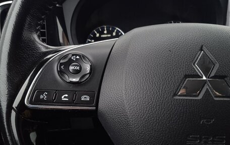 Mitsubishi Outlander III рестайлинг 3, 2019 год, 1 675 000 рублей, 11 фотография