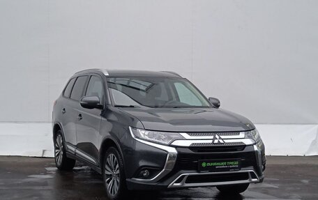 Mitsubishi Outlander III рестайлинг 3, 2019 год, 1 675 000 рублей, 3 фотография