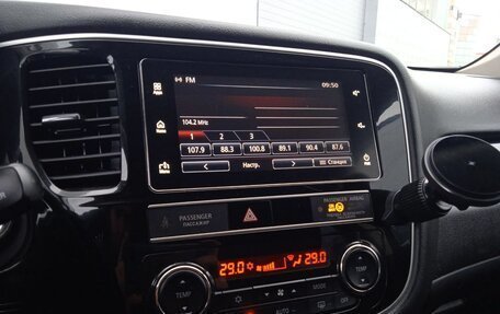 Mitsubishi Outlander III рестайлинг 3, 2019 год, 1 675 000 рублей, 15 фотография