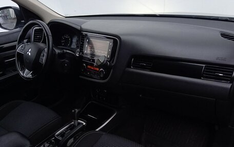 Mitsubishi Outlander III рестайлинг 3, 2019 год, 1 675 000 рублей, 22 фотография