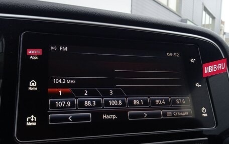 Mitsubishi Outlander III рестайлинг 3, 2019 год, 1 675 000 рублей, 16 фотография