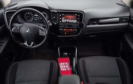 Mitsubishi Outlander III рестайлинг 3, 2019 год, 1 675 000 рублей, 21 фотография