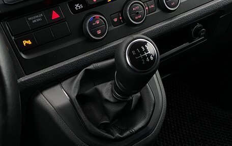 Volkswagen Caravelle T6 рестайлинг, 2016 год, 3 547 800 рублей, 14 фотография