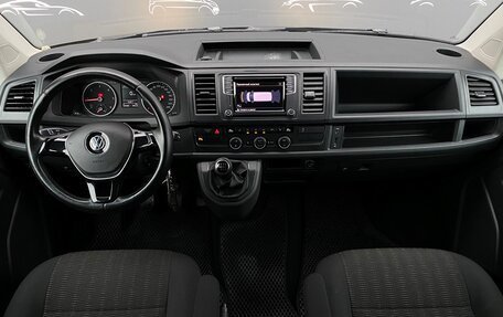 Volkswagen Caravelle T6 рестайлинг, 2016 год, 3 547 800 рублей, 6 фотография