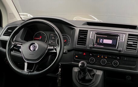 Volkswagen Caravelle T6 рестайлинг, 2016 год, 3 547 800 рублей, 13 фотография