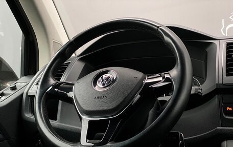 Volkswagen Caravelle T6 рестайлинг, 2016 год, 3 547 800 рублей, 19 фотография