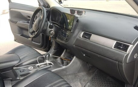 Mitsubishi Outlander III рестайлинг 3, 2014 год, 1 660 000 рублей, 3 фотография