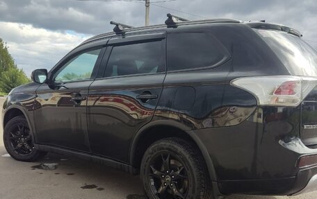 Mitsubishi Outlander III рестайлинг 3, 2014 год, 1 660 000 рублей, 4 фотография
