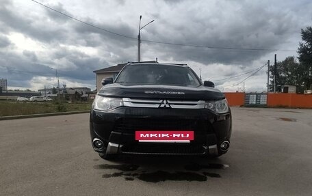 Mitsubishi Outlander III рестайлинг 3, 2014 год, 1 660 000 рублей, 5 фотография