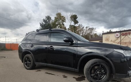 Mitsubishi Outlander III рестайлинг 3, 2014 год, 1 660 000 рублей, 15 фотография