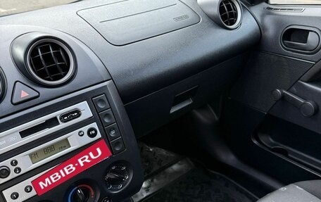 Ford Fiesta, 2004 год, 350 000 рублей, 17 фотография