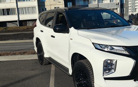 Mitsubishi Montero Sport, 2022 год, 3 600 000 рублей, 2 фотография
