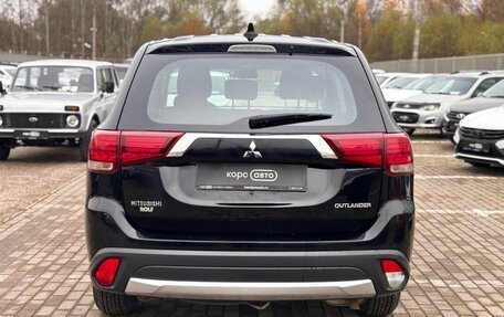 Mitsubishi Outlander III рестайлинг 3, 2018 год, 1 699 000 рублей, 6 фотография