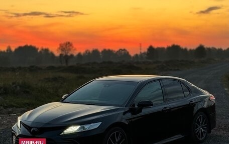 Toyota Camry, 2021 год, 3 300 000 рублей, 10 фотография