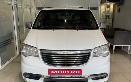 Chrysler Voyager IV, 2014 год, 1 533 000 рублей, 2 фотография