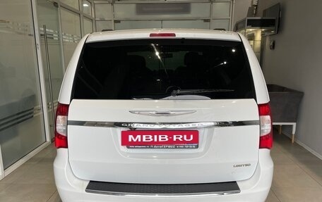 Chrysler Voyager IV, 2014 год, 1 533 000 рублей, 3 фотография