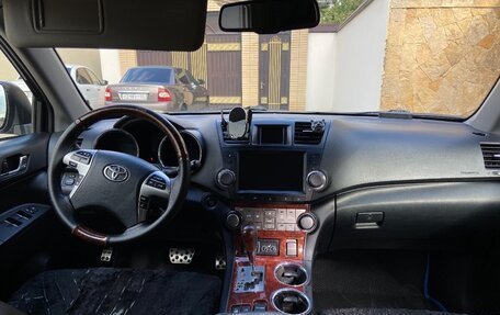 Toyota Highlander III, 2012 год, 1 900 000 рублей, 3 фотография