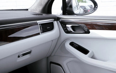 Porsche Macan I рестайлинг, 2017 год, 3 999 900 рублей, 14 фотография