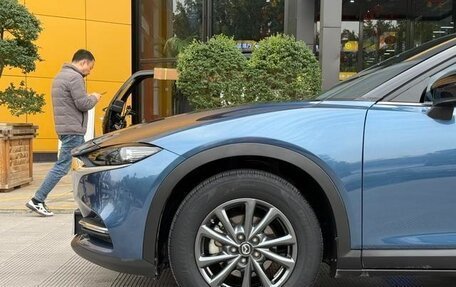 Mazda CX-4, 2021 год, 1 900 000 рублей, 26 фотография