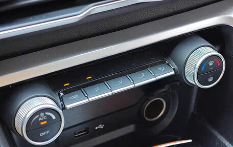 Geely Coolray I, 2022 год, 1 050 000 рублей, 23 фотография