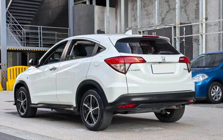 Honda Vezel, 2022 год, 1 228 000 рублей, 6 фотография