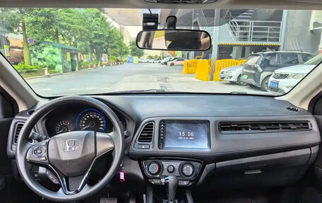 Honda Vezel, 2022 год, 1 228 000 рублей, 10 фотография