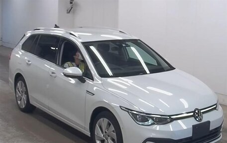 Volkswagen Golf VIII, 2022 год, 1 580 000 рублей, 1 фотография