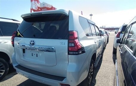 Toyota Land Cruiser Prado 150 рестайлинг 2, 2022 год, 4 500 333 рублей, 6 фотография