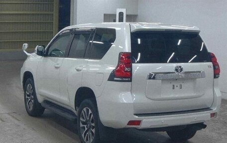 Toyota Land Cruiser Prado 150 рестайлинг 2, 2022 год, 4 500 333 рублей, 10 фотография