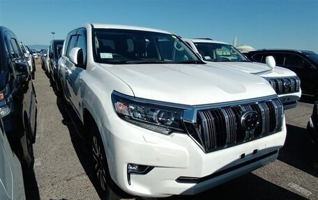 Toyota Land Cruiser Prado 150 рестайлинг 2, 2022 год, 4 500 333 рублей, 3 фотография