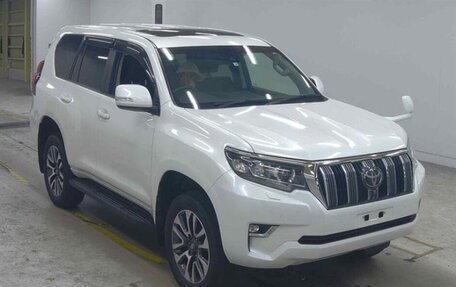 Toyota Land Cruiser Prado 150 рестайлинг 2, 2022 год, 4 500 333 рублей, 2 фотография