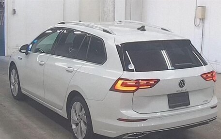 Volkswagen Golf VIII, 2022 год, 1 580 000 рублей, 2 фотография