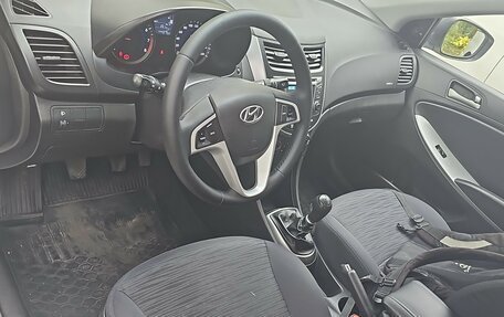 Hyundai Solaris II рестайлинг, 2015 год, 750 000 рублей, 4 фотография