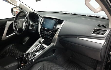 Mitsubishi Pajero IV, 2019 год, 3 513 000 рублей, 18 фотография