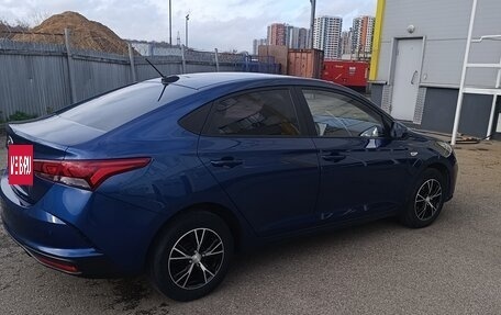 Hyundai Solaris II рестайлинг, 2021 год, 1 800 000 рублей, 3 фотография